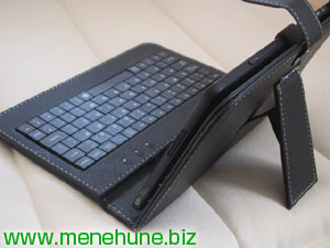 DELL Venue8 pro適用キーボードに本体装着（後ろから）