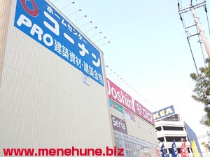 IKEA港北店隣りのコーナンとジョーシン