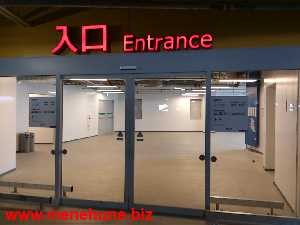 IKEA立川店駐車場の店内入口